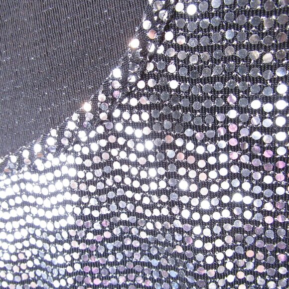 Tiffany & Grey Petite Women's Size M New Faux Sequin Silver Top Sleeveless - Picture 3 of 7